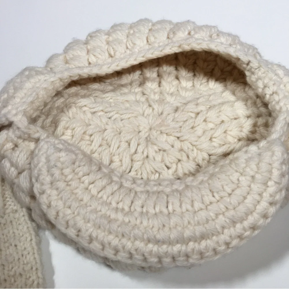 Vintage Cream Crochet Newsboy Cap and Matching Knit Gloves - Picture 9 of 15